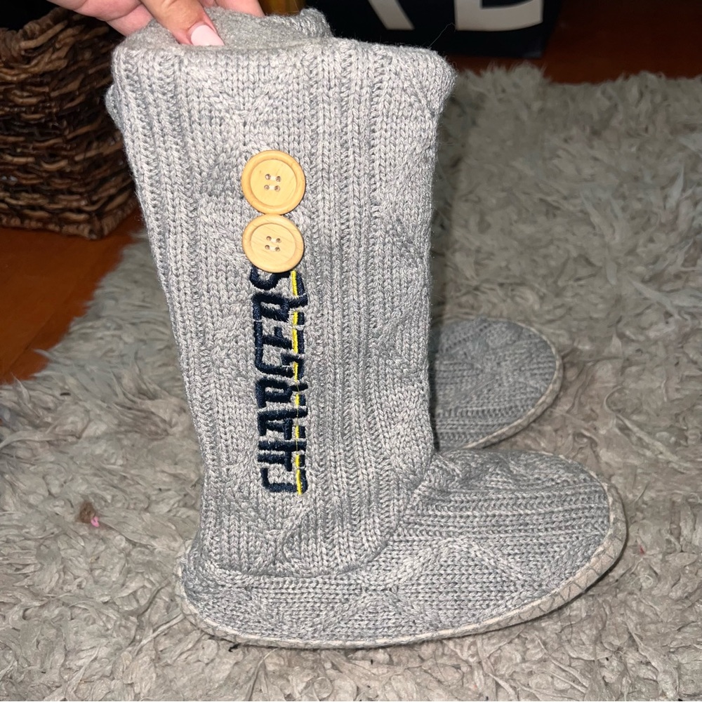 Fuzzy knitted booties - Picture 2 of 5